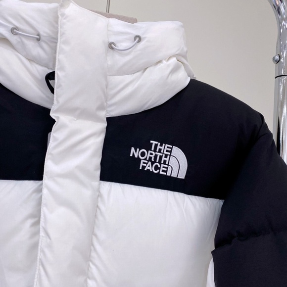 The North Face Puffer Jacket - Picture 5 of 6